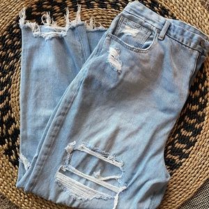 AMERICAN EAGLE CURVY MOM JEANS